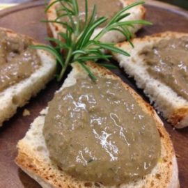 Crostini toscani o crostini di fegatini