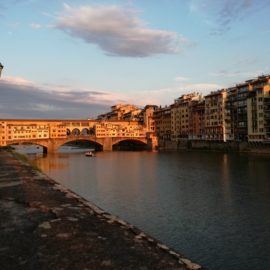 Illuminando il Ponte Vecchio.