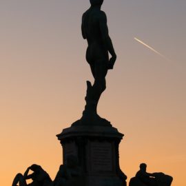 Tramonto estivo sul David di Michelangelo.