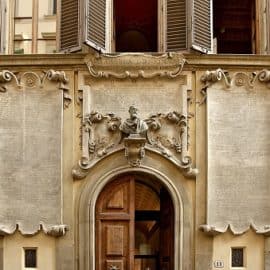 Palazzo dei Cartelloni, un omaggio a Galileo Galilei.