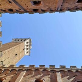 Lo Struscio Fiorentino Domenica 12 maggio 2024: Struscio a Siena